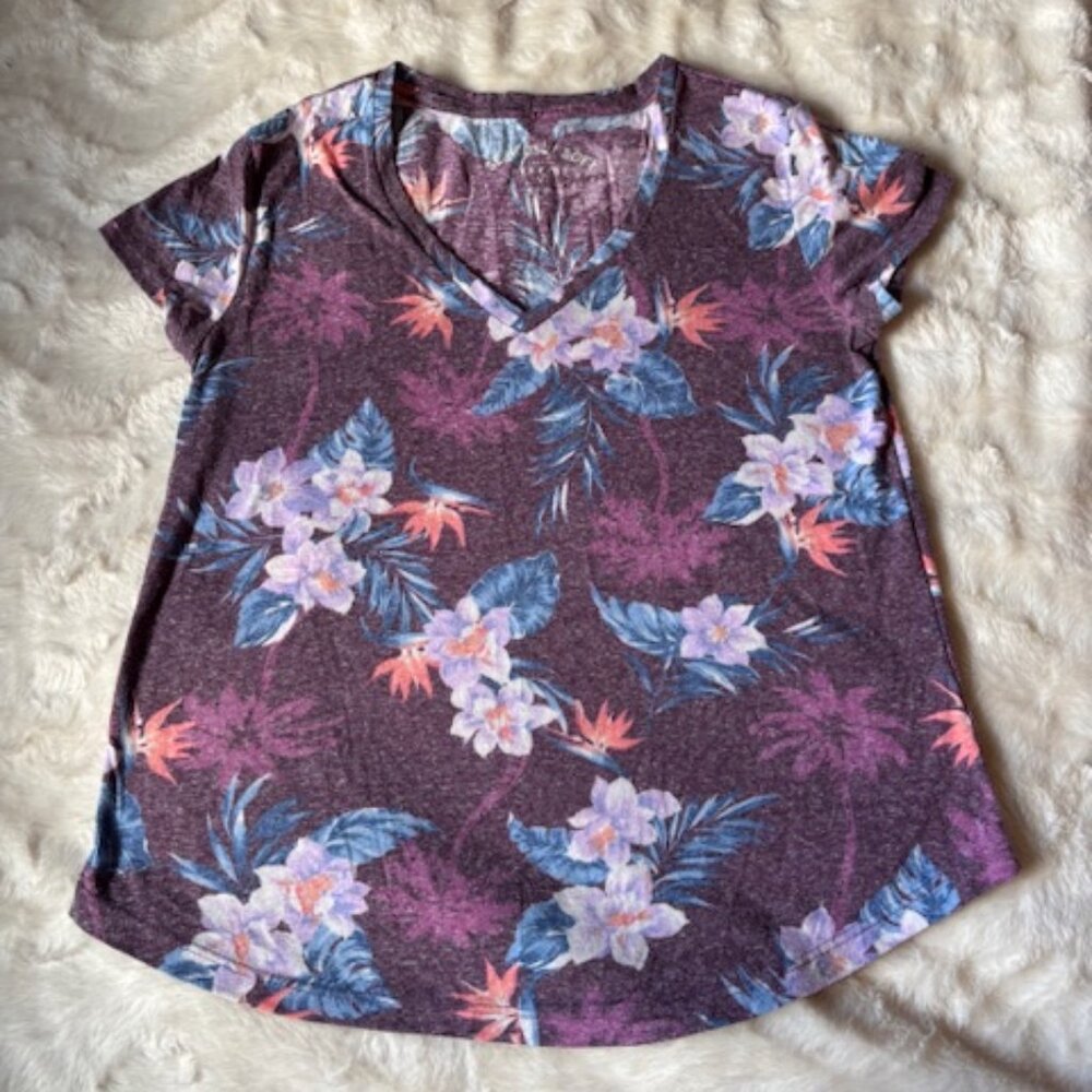 2/$40 Aero Seriously Soft Perfect V Short Sleeve T-shirt Floral Ladies Size M